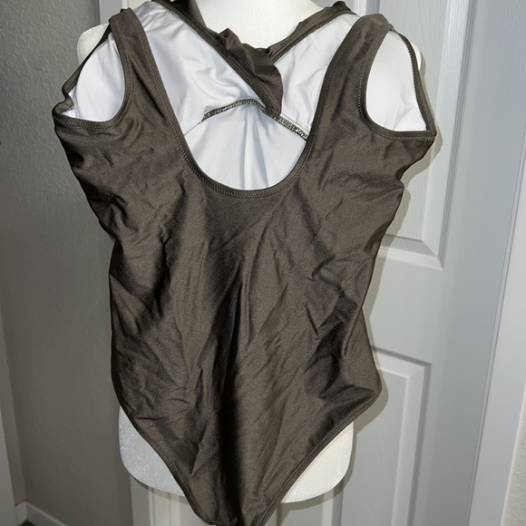 CUPSHE Women's V Neck One Piece Swimsuit Ruffled & Rouched Sz.L - Picture 3 of 11